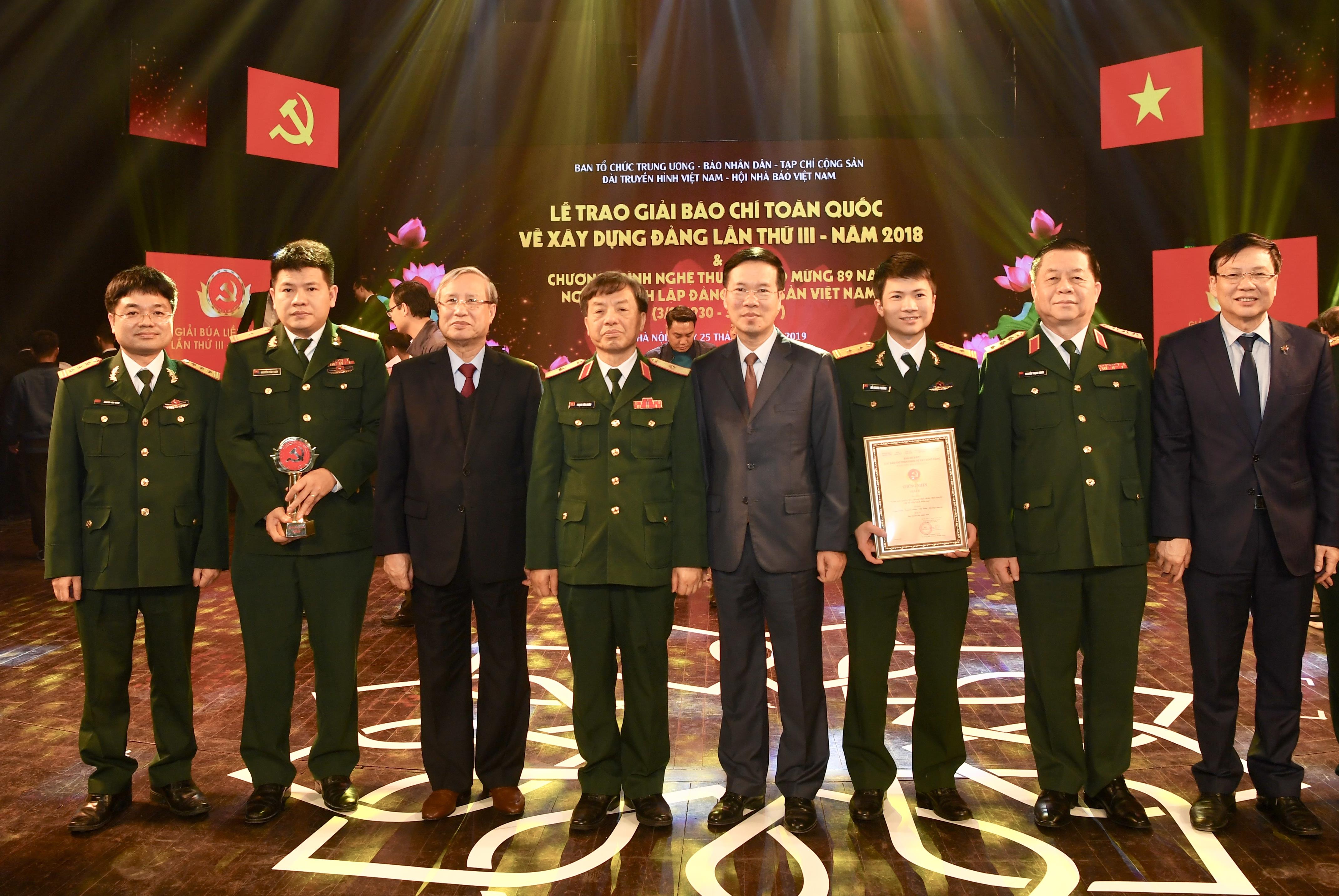 Mỗi tác phẩm-một tấm lòng sắt son với Đảng

